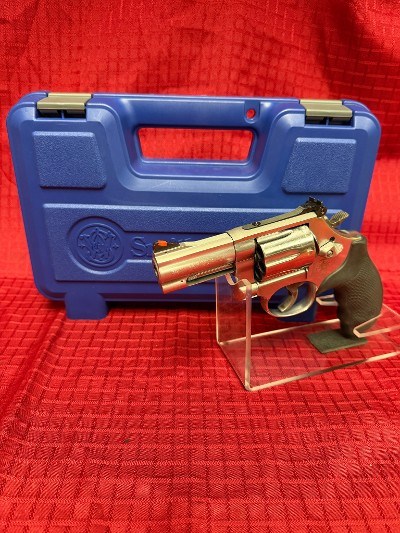 SMITH & WESSON MODEL 686-6 PLUS .357 MAG - Image 1 of 6