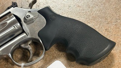 SMITH & WESSON 647 NO DASH .17 HMR - Image 2 of 12
