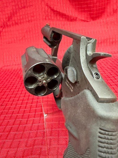 TAURUS THE JUDGE .45lc / .410 - Image 5 of 6
