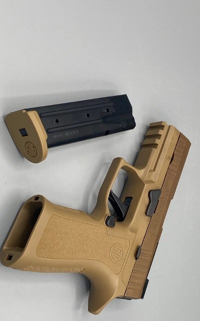 SIG SAUER P320 X-CARRY 9MM LUGER (9x19 PARA) - Image 6 of 7