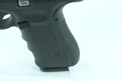 GLOCK 22 GEN 4 40 Smith & Wesson - Image 4 of 17
