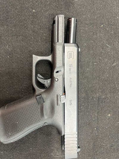 GLOCK 19 GEN5 9MM LUGER (9x19 PARA) - Image 1 of 5