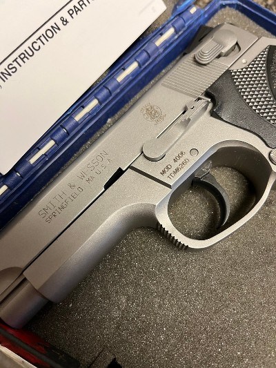 SMITH & WESSON 4006 .40 S&W - Image 3 of 10