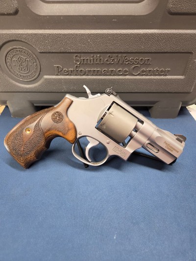 SMITH & WESSON 986 PERFORMANCE 9MM LUGER (9X19 PARA) - Image 2 of 3
