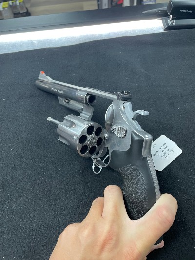 SMITH & WESSON 629 CLASSIC .44 MAGNUM - Image 2 of 4
