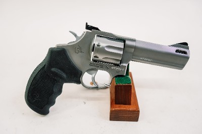 TAURUS TRACKER 627 .357 MAG - Image 1 of 2