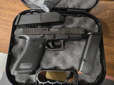 GLOCK G17 GEN 69MM LUGER (9x19 PARA) - Image 1 of 2