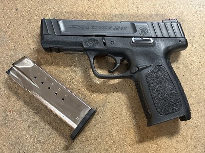 SMITH & WESSON SD40 40 Smith & Wesson - Image 1 of 8