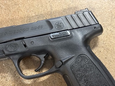 SMITH & WESSON SD40 40 Smith & Wesson - Image 2 of 8