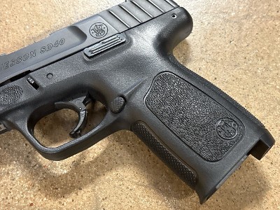 SMITH & WESSON SD40 40 Smith & Wesson - Image 4 of 8