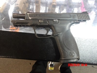 SMITH & WESSON M&P40 11819 40 Smith & Wesson - Image 1 of 1