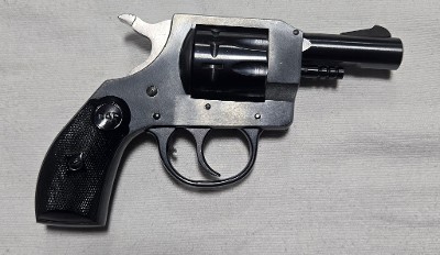 H&R 929 .22 LR - Image 4 of 9