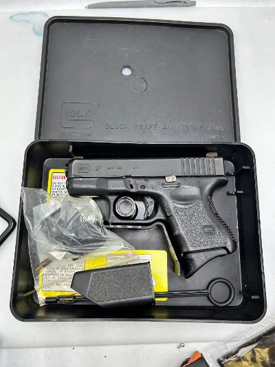 GLOCK 27 GEN 2 40 Smith & Wesson - Image 9 of 9