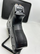 GLOCK 27 GEN 2 40 Smith & Wesson - Image 6 of 9