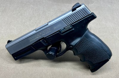 SMITH & WESSON SW40VE .40 CALIBER - Image 1 of 6