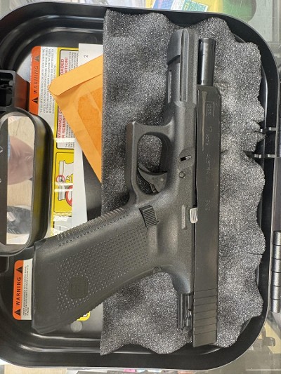 GLOCK 17 GEN 5 9MM LUGER (9x19 PARA) - Image 1 of 2