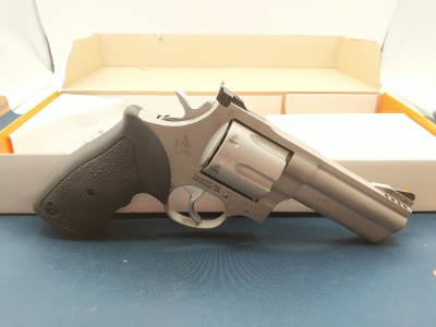 TAURUS 44 .44 MAGNUM - Image 2 of 5