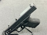 GLOCK 27 GEN 3 40 Smith & Wesson - Image 5 of 8