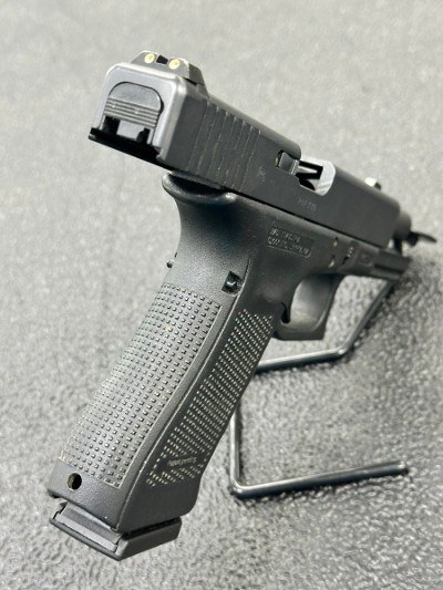 GLOCK 22 GEN 4 40 Smith & Wesson - Image 5 of 6