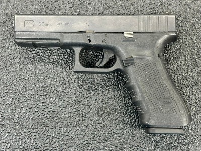 GLOCK 22 GEN 4 40 Smith & Wesson - Image 1 of 6