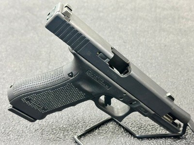 GLOCK 22 GEN 4 40 Smith & Wesson - Image 4 of 6