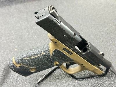 SMITH & WESSON M&P9 SHIELD 9MM LUGER (9x19 PARA) - Image 6 of 8