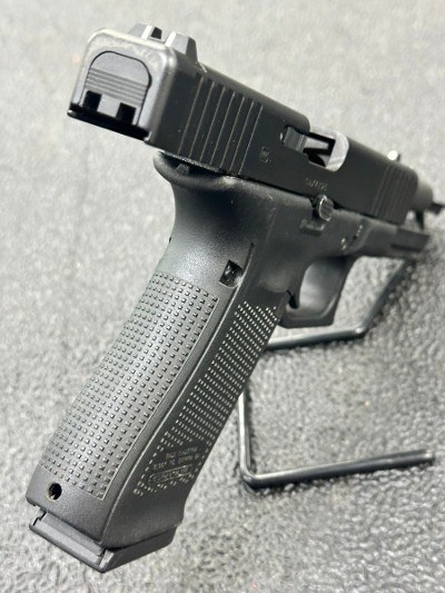 GLOCK 17 GEN 5 9MM LUGER (9x19 PARA) - Image 5 of 6