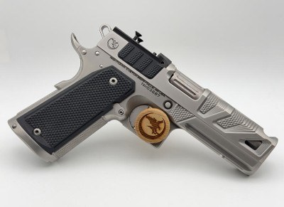 NIGHTHAWK CUSTOMALPHA HAWK 9MM, COMMANDER, CHUNK PORT BULL BARREL, MAGWELL, IOS CUT, STAINLESS UPGRADE, HOOD FLUTES 9MM LUGER (9x19 PARA) - Image 1 of 3