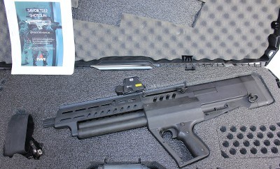 IWI EXCELLENT IWI TAVOR TS12 12GA 3" CHAMBER 18.5" BBL 15RD W/ EOTECH GREEN DOT & BOX 12 GA - Image 9 of 9