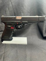 GLOCK 22 GEN 4 40 Smith & Wesson - Image 1 of 5