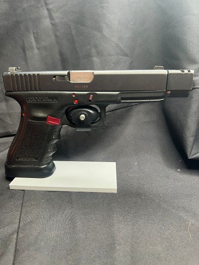 GLOCK 22 GEN 4 40 Smith & Wesson - Image 1 of 5