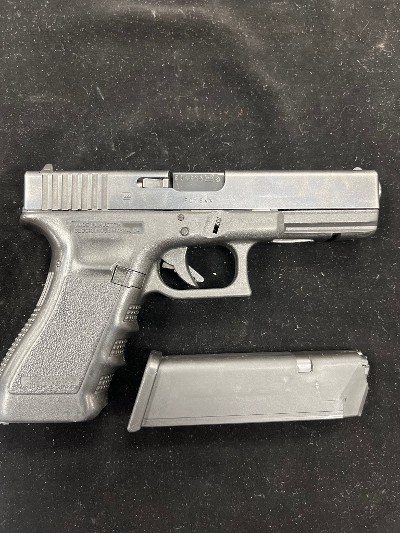 GLOCK 22 .40 CALIBER - Image 2 of 9