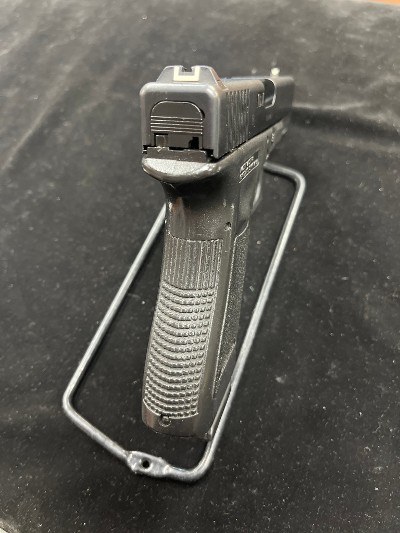 GLOCK 22 .40 CALIBER - Image 4 of 9