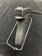 GLOCK 22 .40 CALIBER - Image 4 of 9