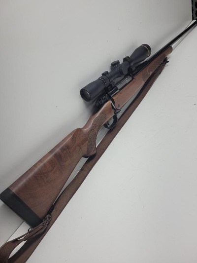 WINCHESTER MODEL 70 CLASSIC FEATHERWEIGHT .300 WIN MAG - Image 6 of 11
