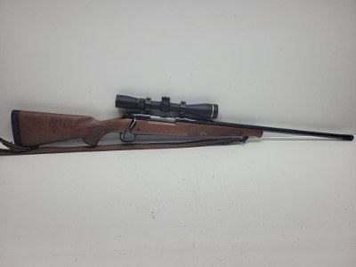 WINCHESTER MODEL 70 CLASSIC FEATHERWEIGHT .300 WIN MAG - Image 5 of 11