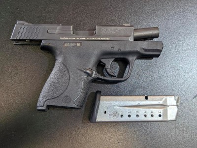 SMITH & WESSON M&P9 SHIELD .9mm - Image 4 of 6