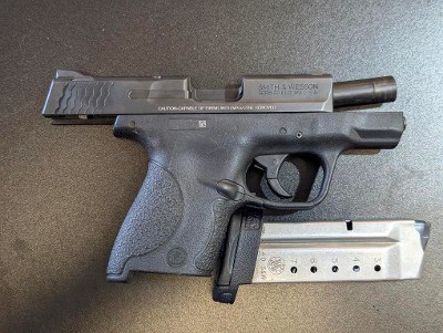 SMITH & WESSON M&P 40 SHIELD .40 - Image 4 of 6