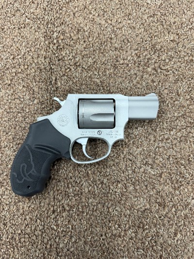 TAURUS 85 Ultra-Lite .38 SPL - Image 4 of 11