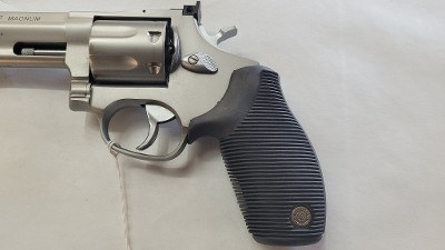 TAURUS TRACKER 627 .357 MAG - Image 2 of 7