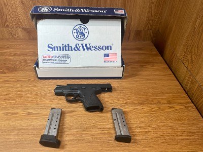 SMITH & WESSON m&p 40 shield.40 S&W - Image 1 of 6