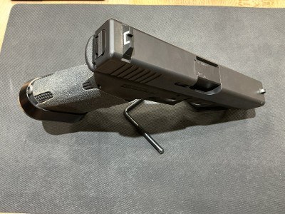 GLOCK 21 .45 ACP - Image 4 of 4