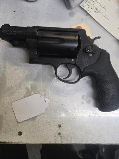 SMITH & WESSON GOVERNOR 410 / 45 - Image 1 of 12