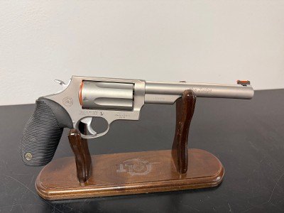 TAURUS THE JUDGE.45 LC/.410 GA - Image 1 of 11