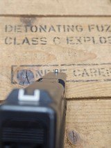 GLOCK 22 GEN 4 40 Smith & Wesson - Image 4 of 7