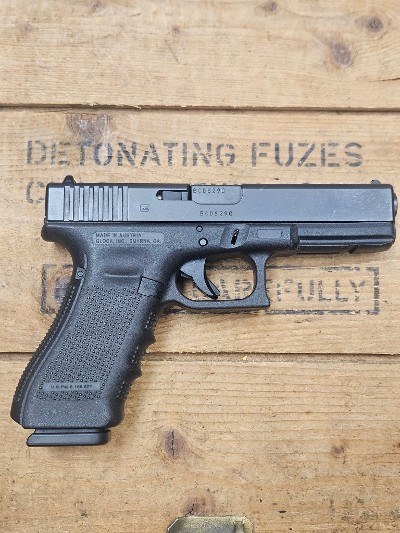 GLOCK 22 GEN 4 40 Smith & Wesson - Image 2 of 7