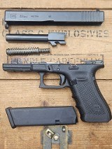 GLOCK 22 GEN 4 40 Smith & Wesson - Image 5 of 7