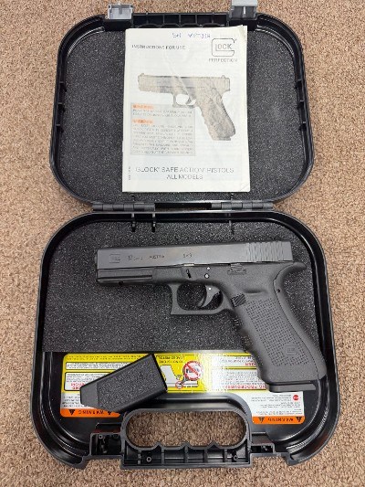 GLOCK 17 Gen 4 9MM LUGER (9x19 PARA) - Image 1 of 9