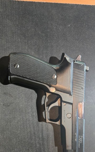 SIG SAUER P226 9MM LUGER (9x19 PARA) - Image 2 of 10