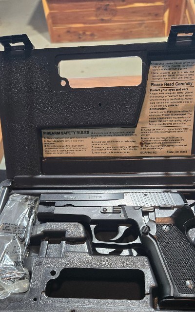 SIG SAUER P226 9MM LUGER (9x19 PARA) - Image 1 of 10